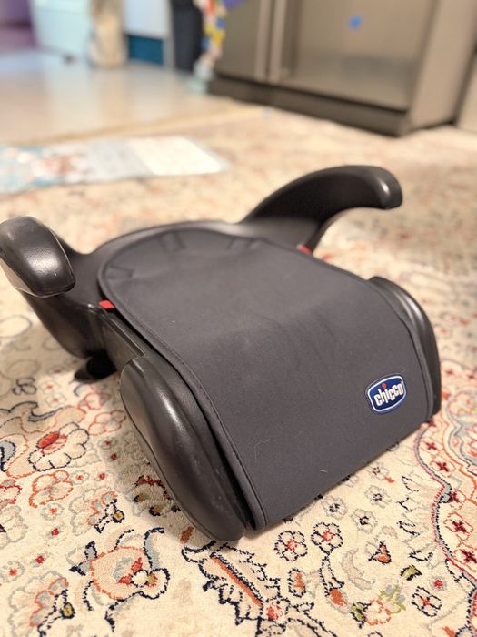 Два бустера chicco