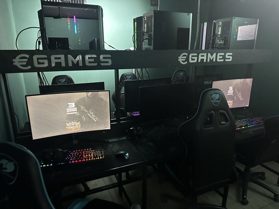 Game clubda kampiyuter soatiladi