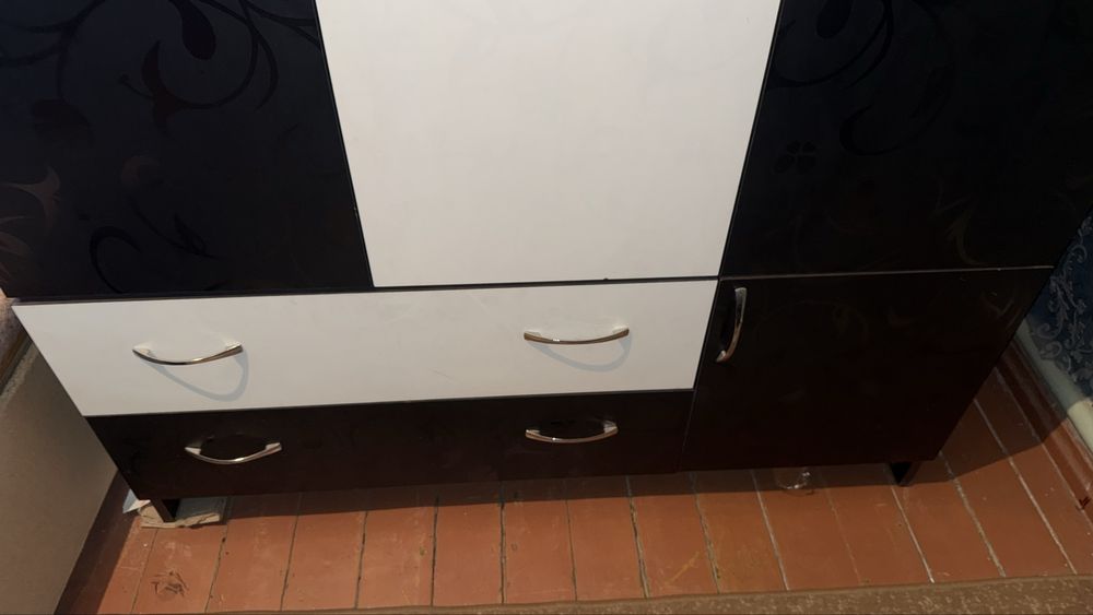 Шкаф с 3 дверями