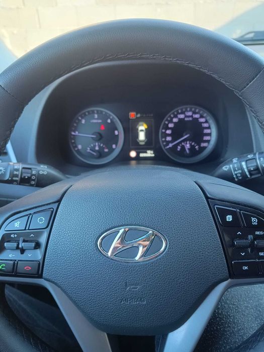 Vind Hyundai Tucson ,Diesel ,Cutie de viteza automata ,Gri, 141 CP,