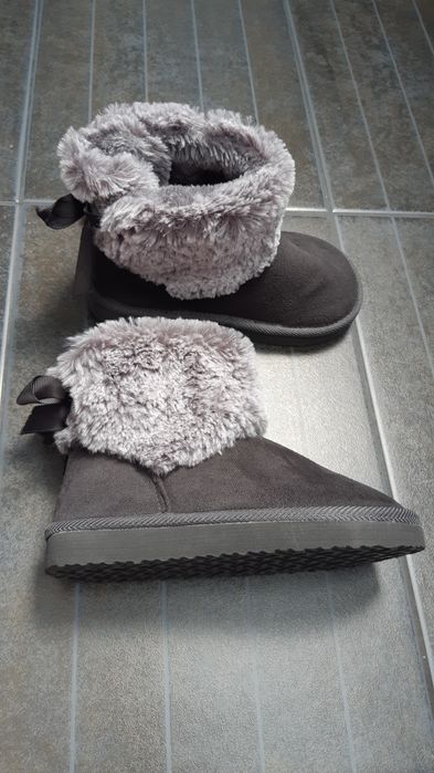 Продавам детски обувки. Н & М.