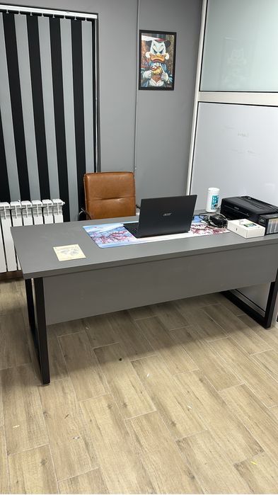 Стол в офис новый и стул