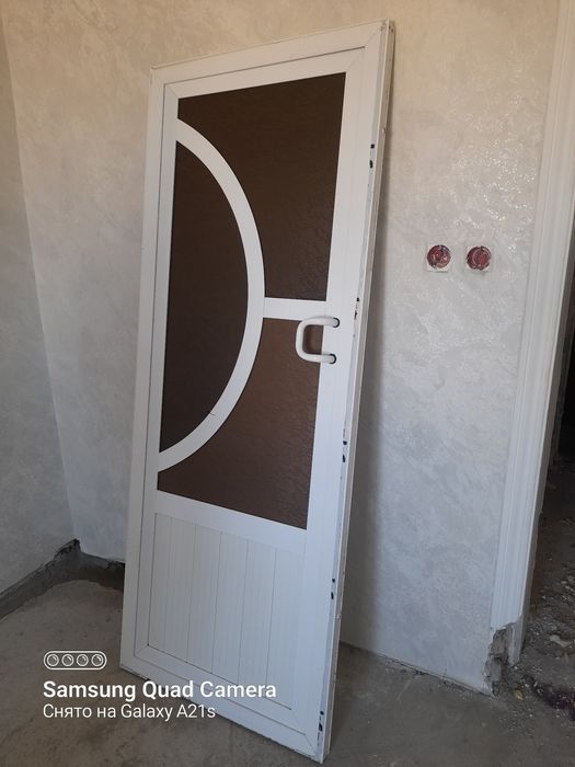 Продаётся дверь аква