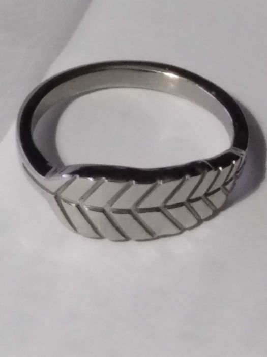 Inel de inox cu menire terapeutică