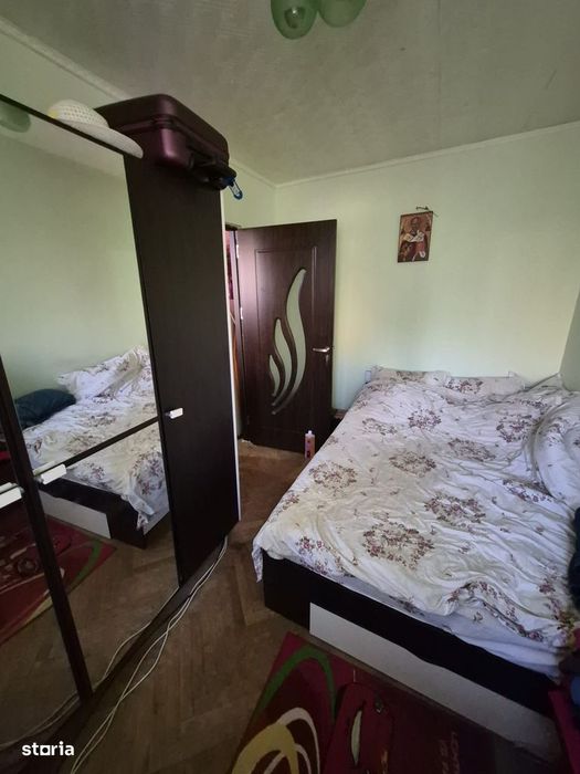 Apartament semidecomandat, et. 2/4, Valea Roșie -Piață, 63.000 Euro