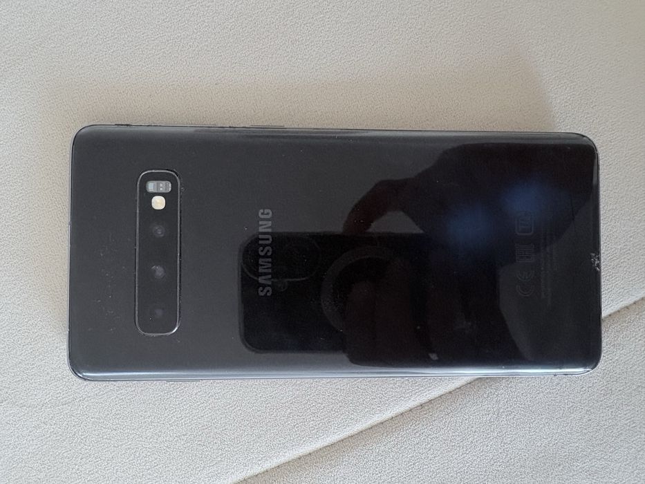 Продам Samsung s10