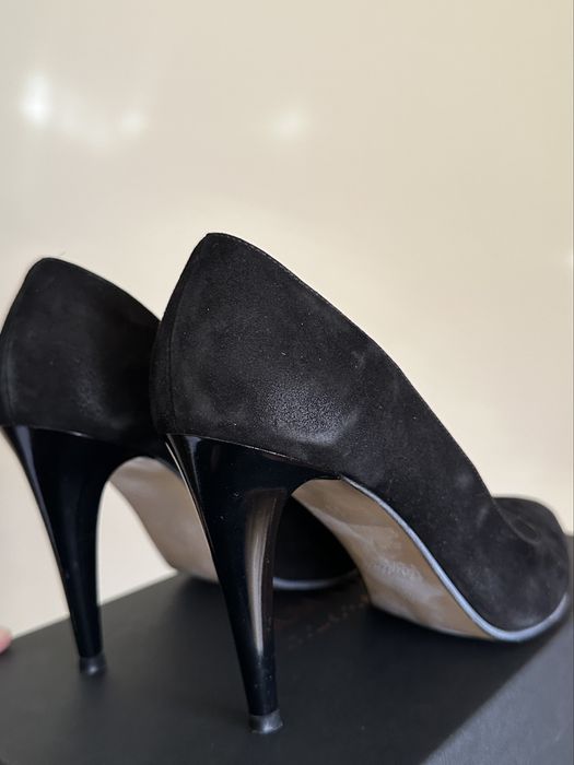 Stiletto negri din piele