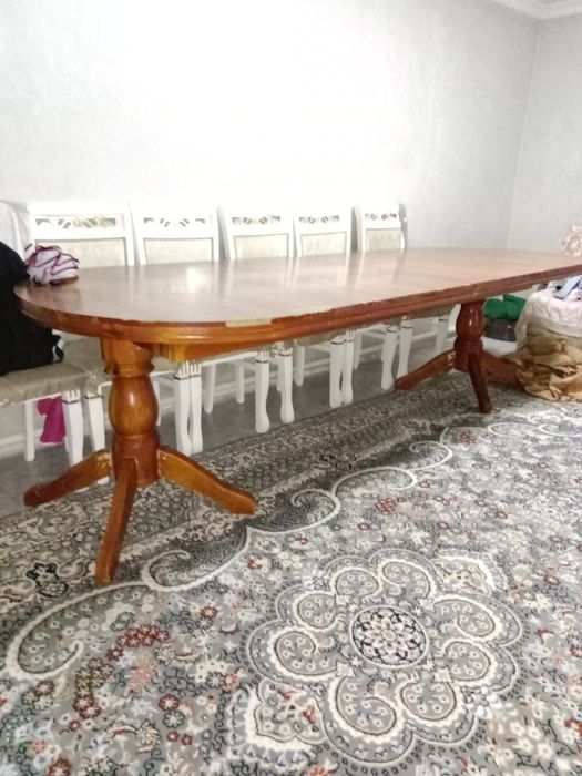 Гостевой стол из дерева