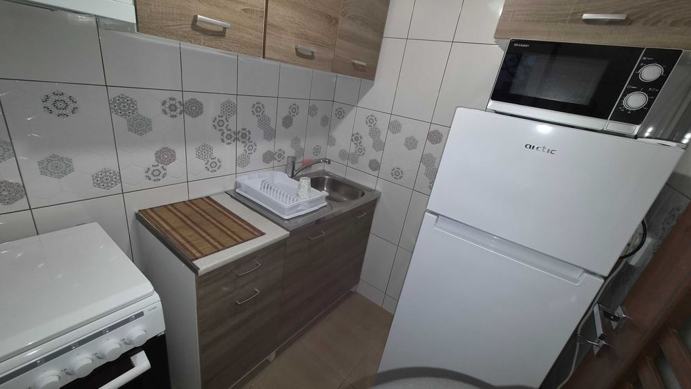 Inchiriez garsoniera Arad-Micalaca et.2 ,cu balcon, str Abrud, langa piata Miorita, aproape de Facultate, complet si modern utilata, ocupabila imediat