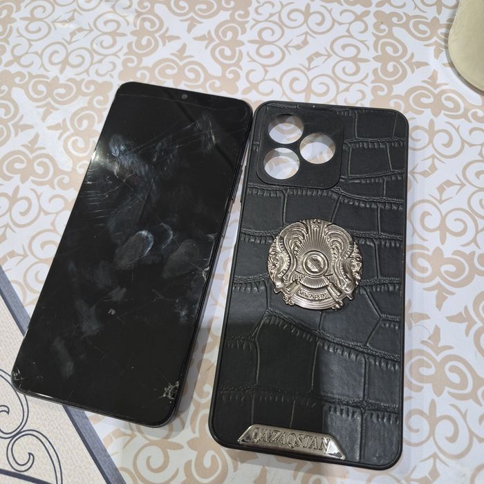 Смартфон на запчасти Realme