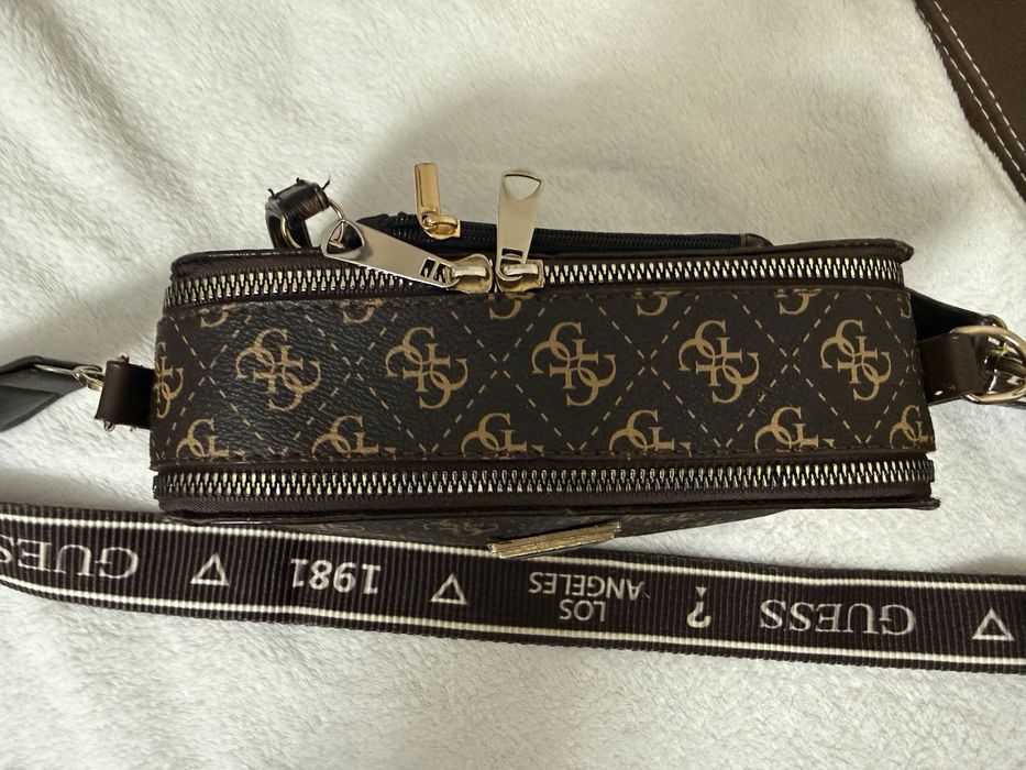 Дамска чанта GUESS