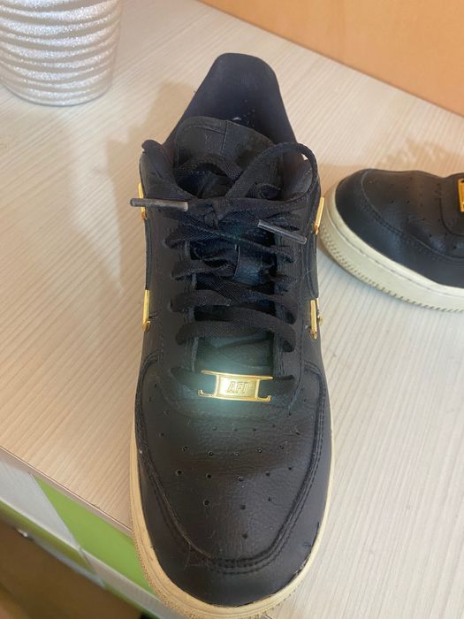Vând adidași Nike Dama