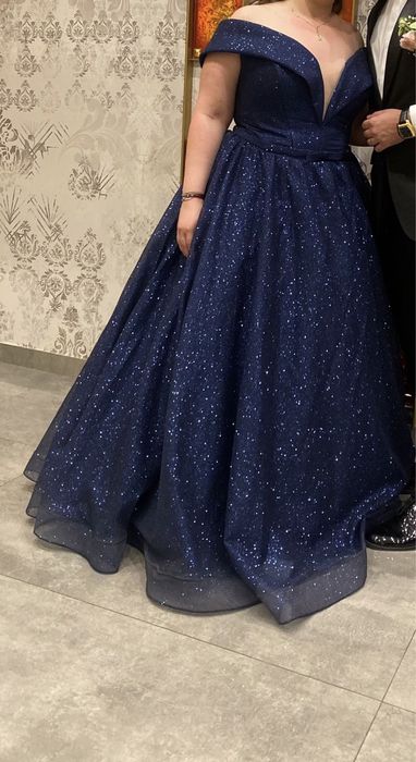 Rochie de seara elegantă cu sclipici