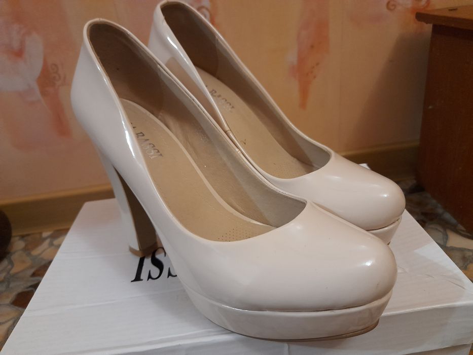 Продам женские туфли