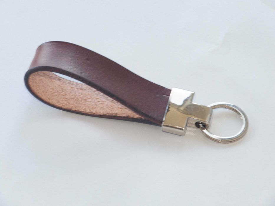 Ключодържател от естествена кожа, ръчна изработка