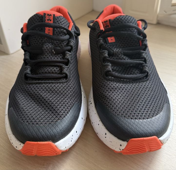 Adidasi Under Armour