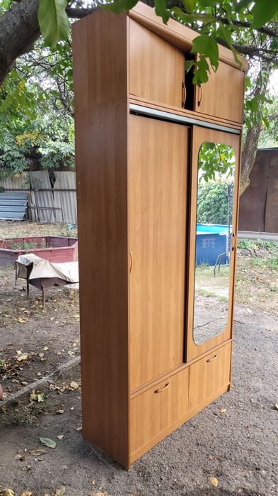 Продам шкаф в коридор
