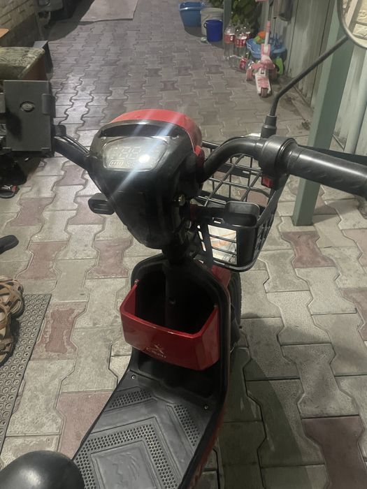 Продам срочно скутер sk8