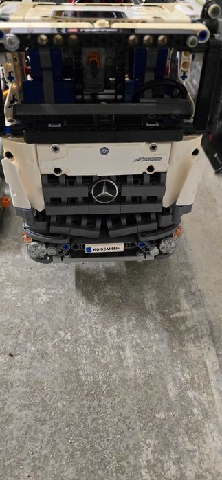 Lego Mercedes-Benz Arocs + lighting kit + 2 battery box 42043 2в1