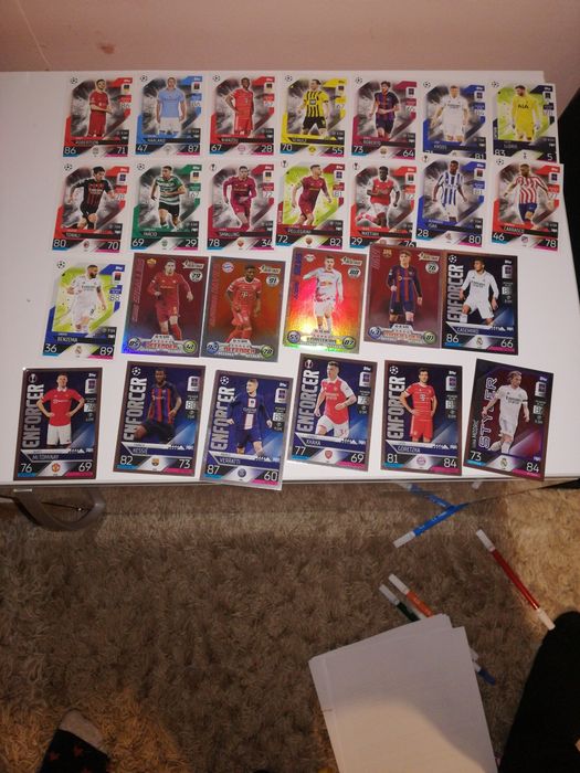 Vând cartonase match attax