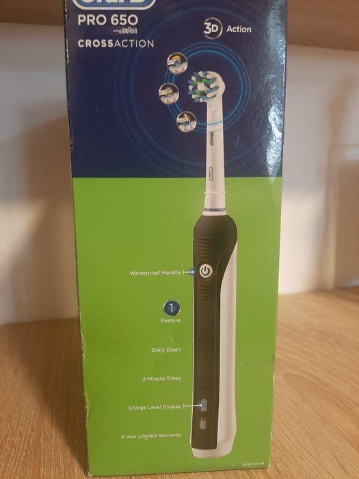 Periuță de dinți electrică Oral-B Pro 650 CrossAction Nouă