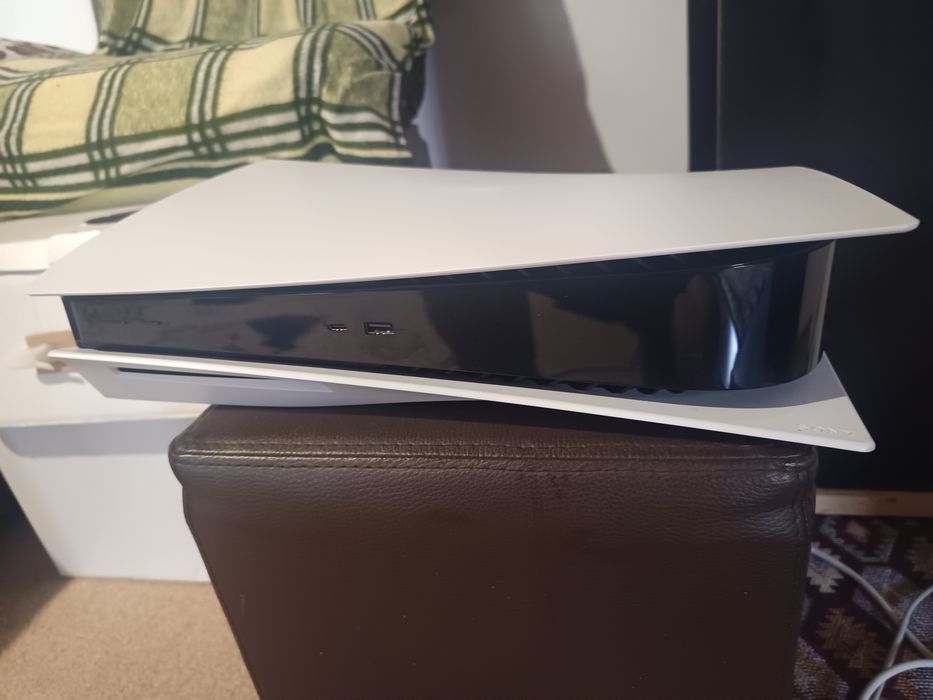 Vând ps5 detalii la telefon sau in privat