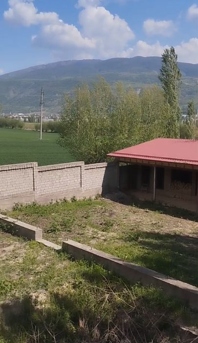 chorvoq Bochkada taraf qizil suvda uchaska sotiladi yer hisob gaz bor