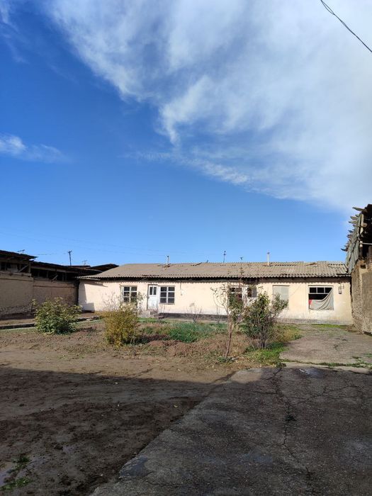 Ucashka sotiladi  8.7 sotix