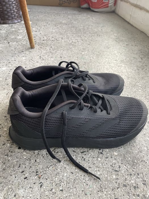 Обувки adidas новии