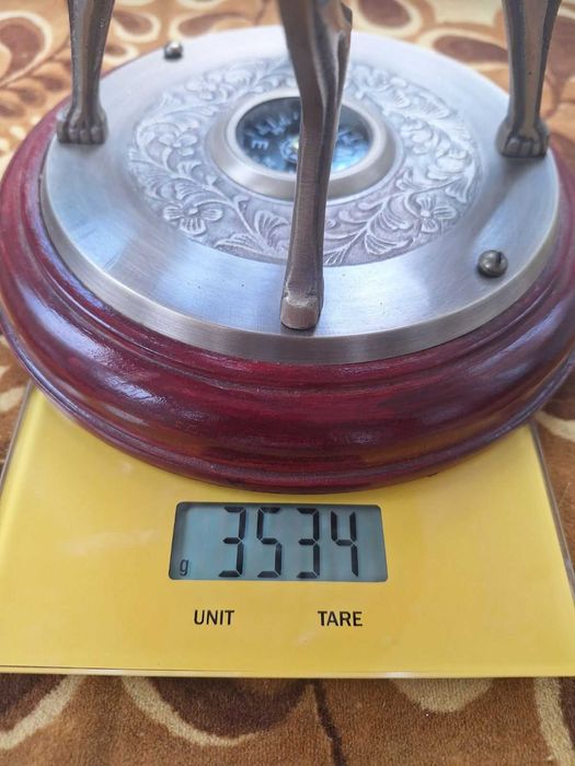 Армиларна сфера с компас