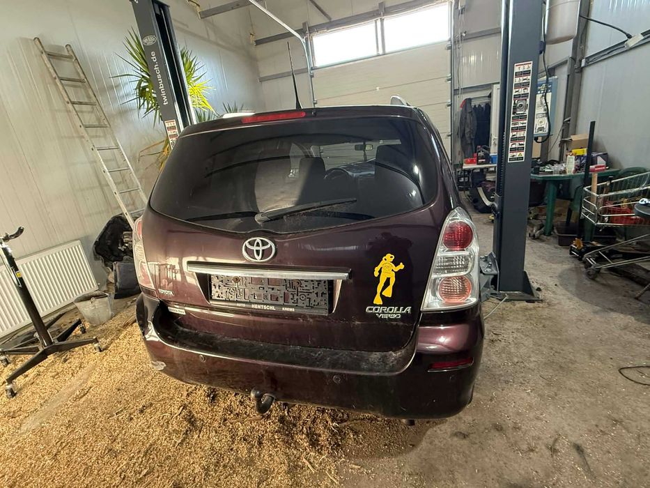 НА ЧАСТИ Toyota Corolla Verso 1.6 VVTI 110кс ръчка  2008г фейслифт