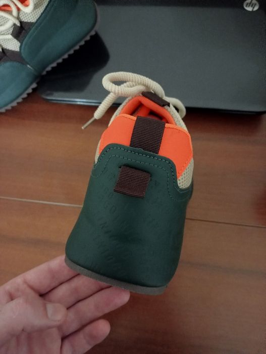 Кроссовки новые в упаковке