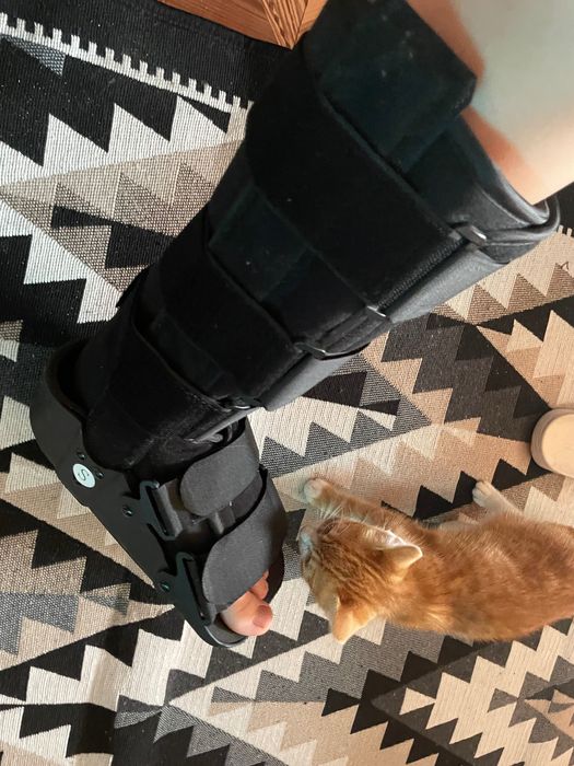 Orteză pentru a ține glezna fixa