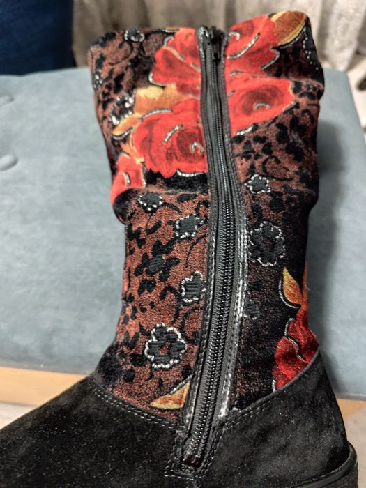 Продам фирменные сапоги!