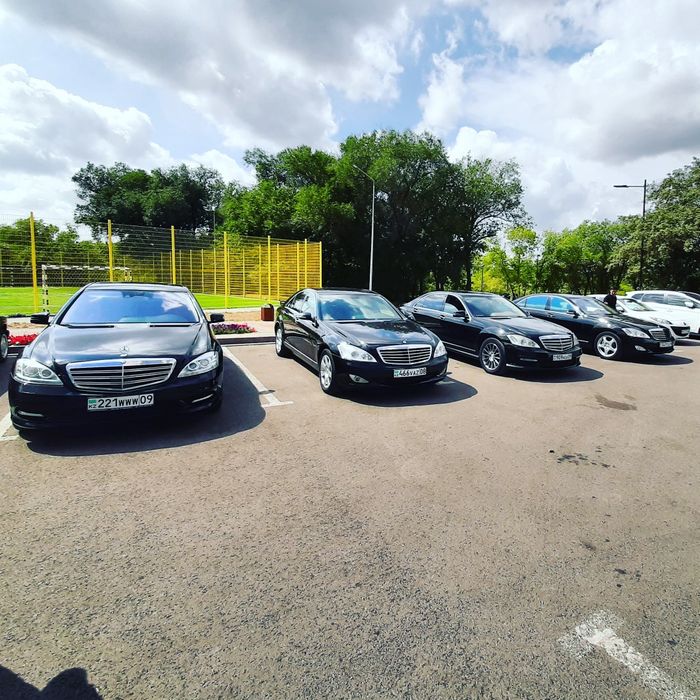 Прокат лимузина,аренда на свадьбу той род дом