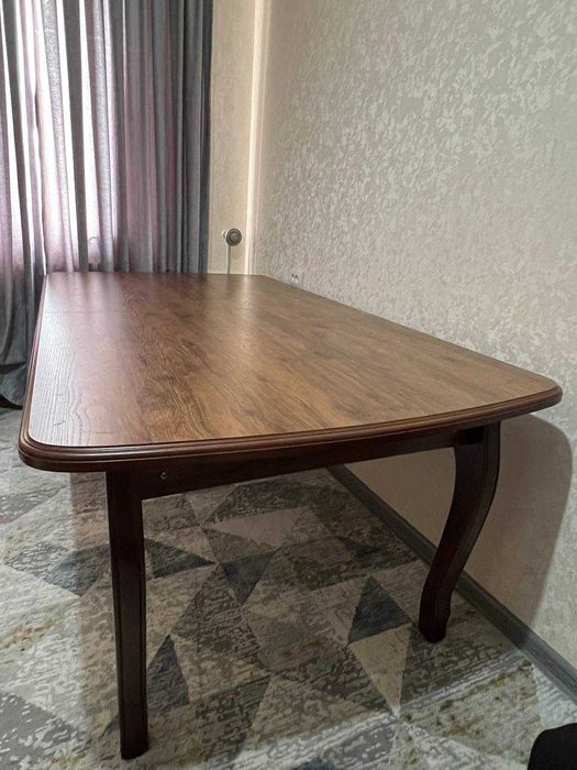 6–8 кишилик овқатланиш столи, деярли янги