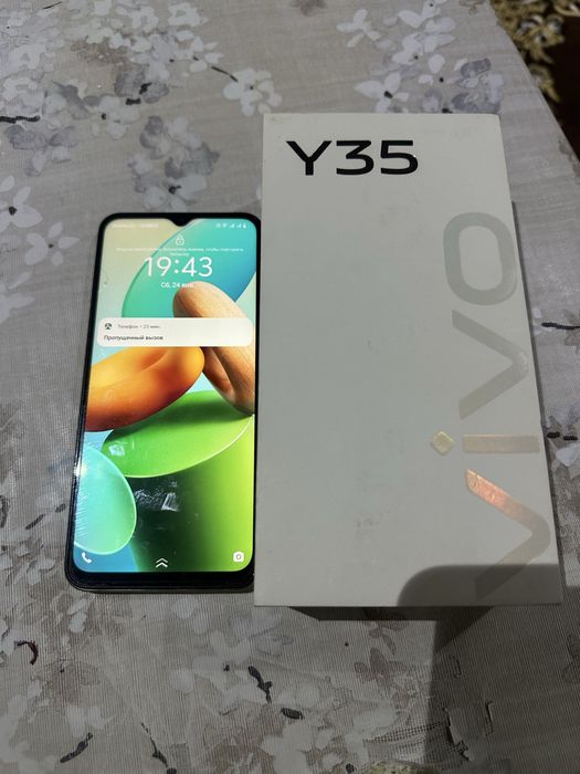 Vivo Y35 еще с действующей гарантией