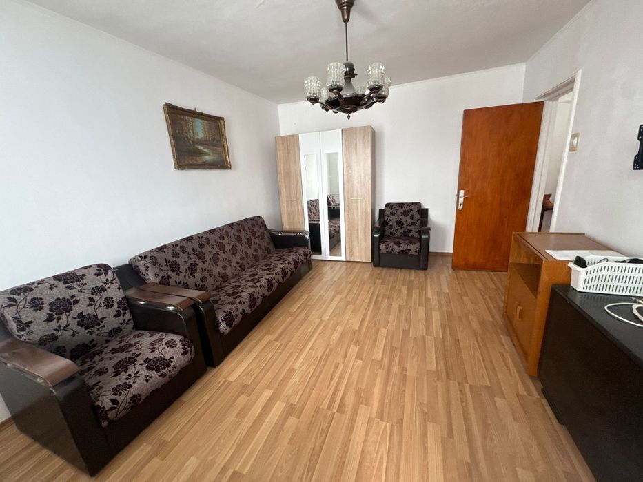 Închiriez apartament
