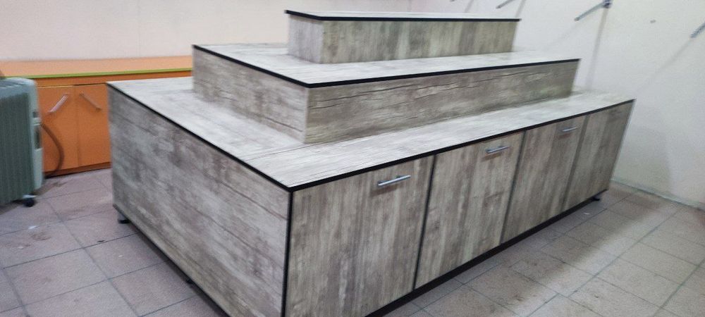 Шкаф магазин витрина новый
