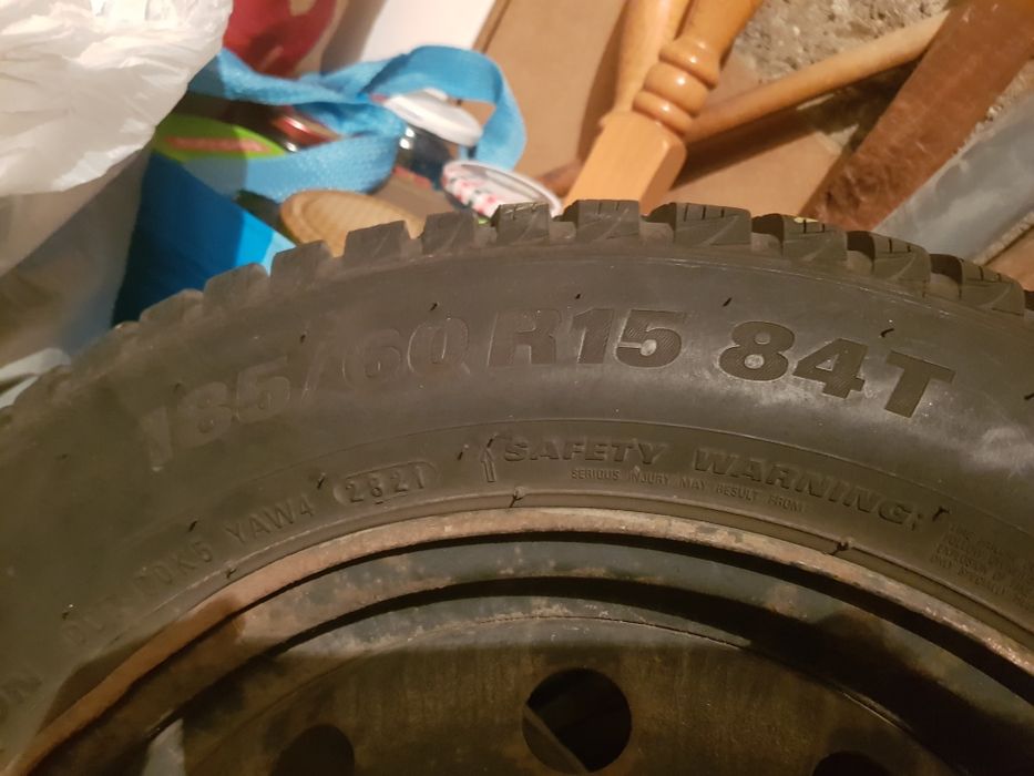 Продавам зимни гуми Kumho 185/60/15 на 1 сезон + железни джанти