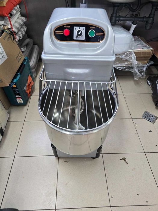 Професионална спирална тестомесачка HS30 34L 30 кг тесто с две скорости