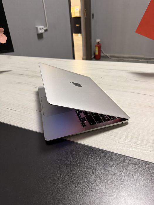 Macbook Air M1 8/256gb 13.3