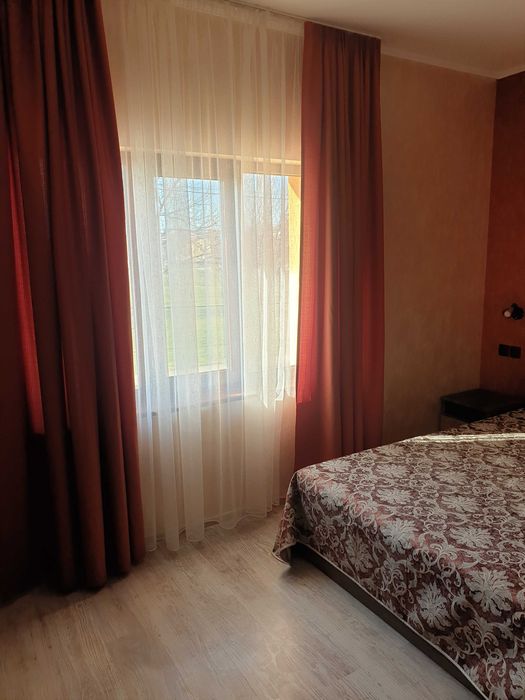 Къща за гости с прилежаща търговска част