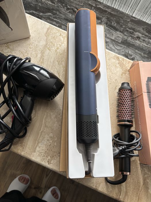 Сешоар-преса тип Dyson, сешоар-четка тип Revlon, четка-преса, сешоар