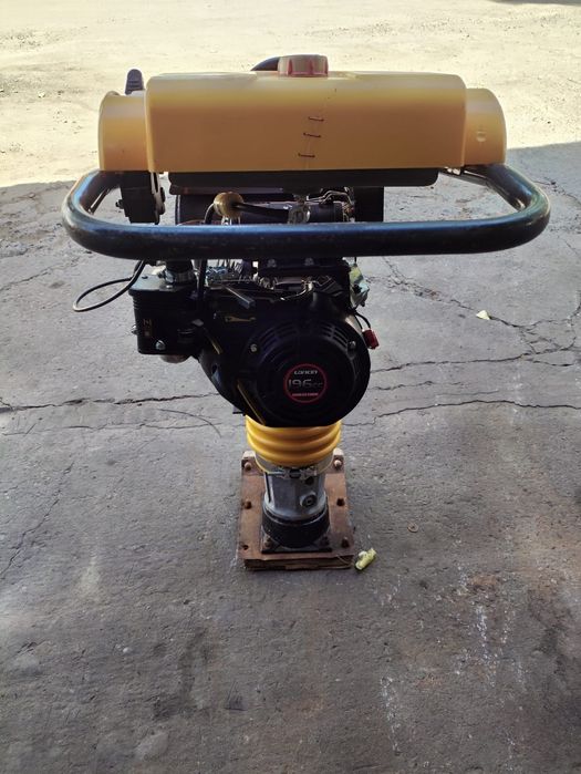 Продам виброплиту Алтеко виброногу