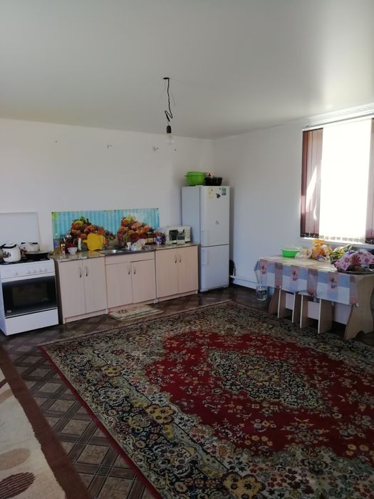 Шанхайда бір қорада екі уй сатылады.