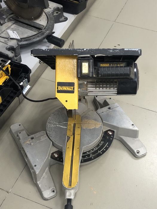 Торцевая пила DeWalt DW711(TM79)