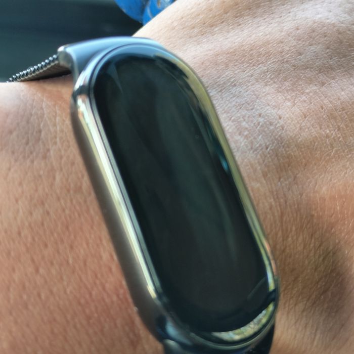 mi band 8 в отличном состоянии