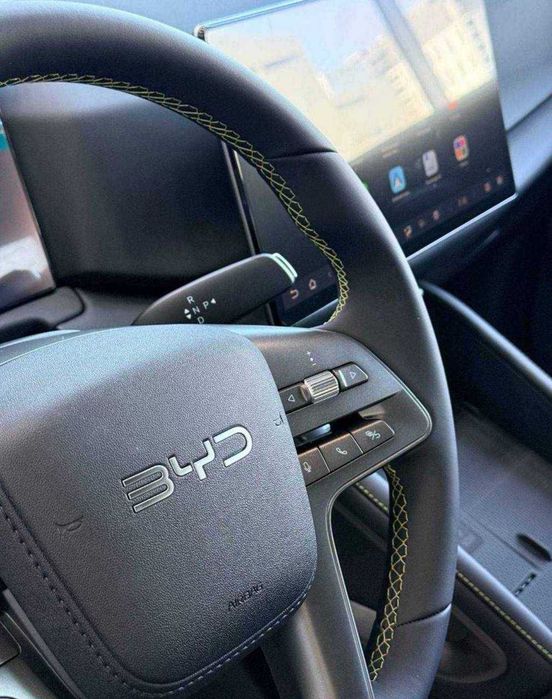 Byd yuan up elektor va gibrid barcha ranglaridan mavjud