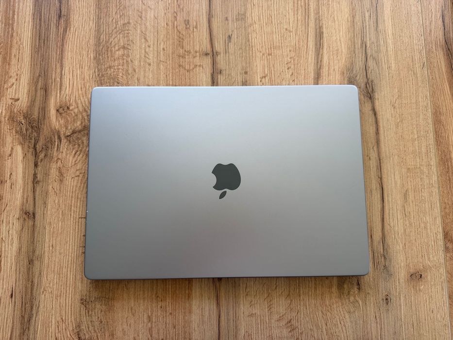 MacBook Pro 16" M1 MAX 10-CPU, 32-GPU, 64GB RAM, 1TB SSD